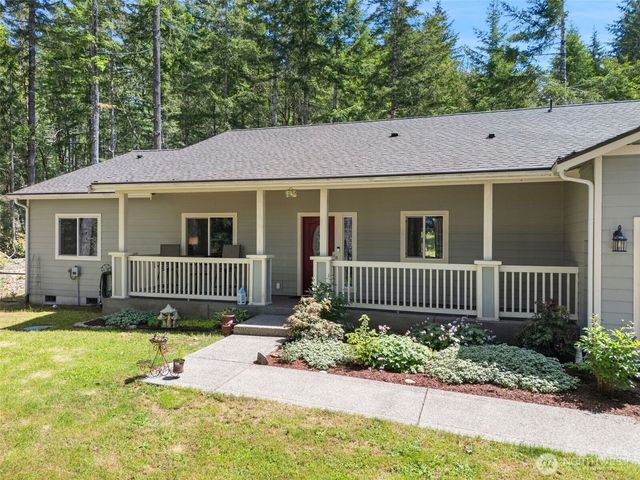 300 E Hillside Drive, Belfair, WA 98528