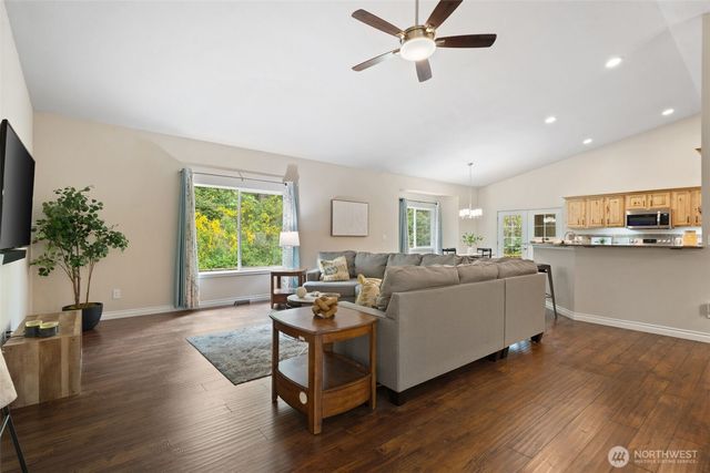 300 E Hillside Drive, Belfair, WA 98528