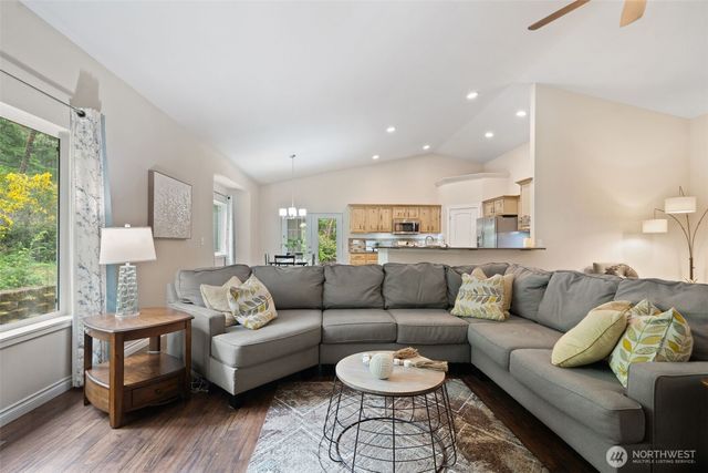 300 E Hillside Drive, Belfair, WA 98528