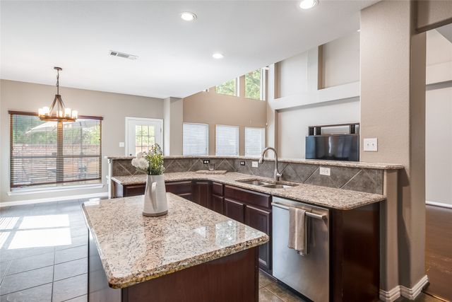 8753 Cherry Lee Lane, Lantana, TX 76226
