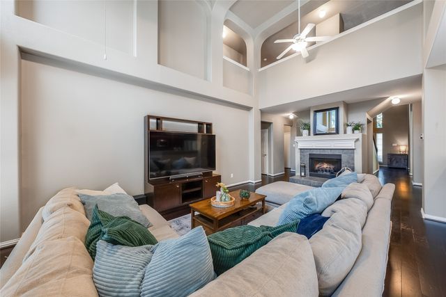 8753 Cherry Lee Lane, Lantana, TX 76226