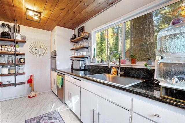 6780 Ridgeway Dr, Pollock Pines, CA 95726