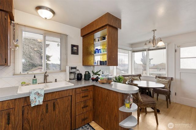 110 S Summit Avenue, Bremerton, WA 98312