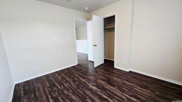 8015 Thicket Pass, San Antonio, TX 78254