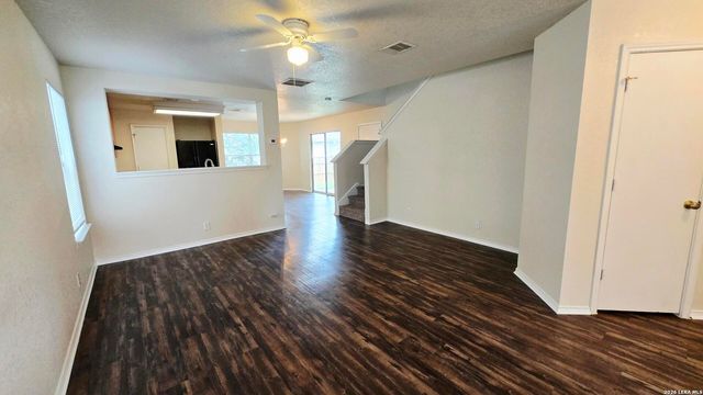 8015 Thicket Pass, San Antonio, TX 78254