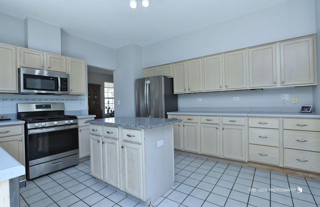 268 Pembrook Lane, Mundelein, IL 60060