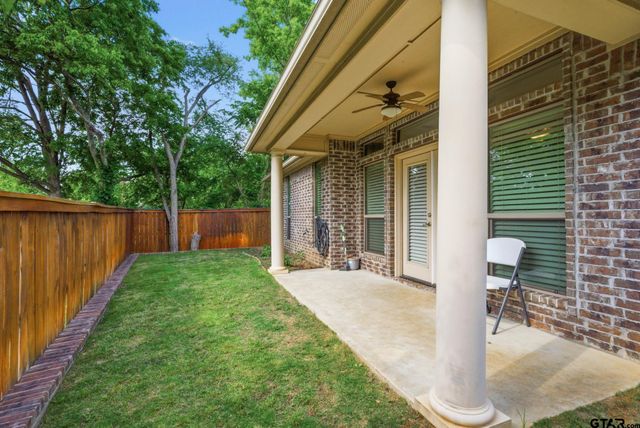 121 Timber Creek Ct, Lindale, TX 75771