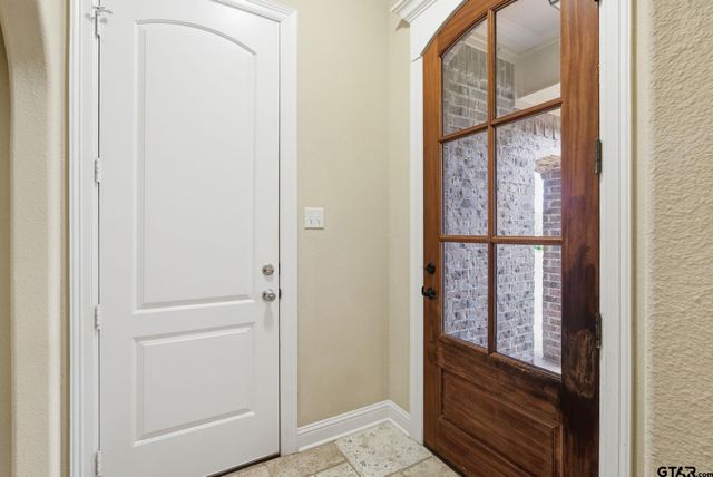 121 Timber Creek Ct, Lindale, TX 75771