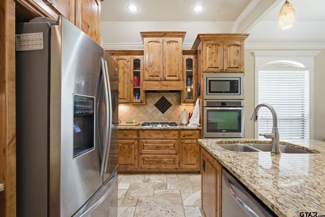 121 Timber Creek Ct, Lindale, TX 75771