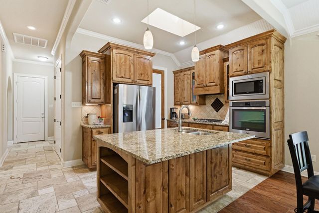121 Timber Creek Ct, Lindale, TX 75771