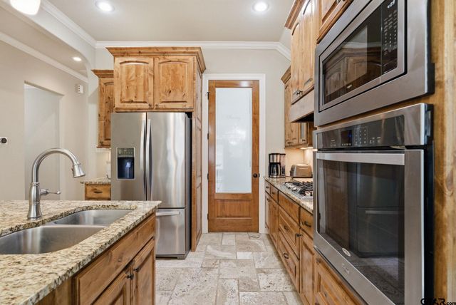121 Timber Creek Ct, Lindale, TX 75771