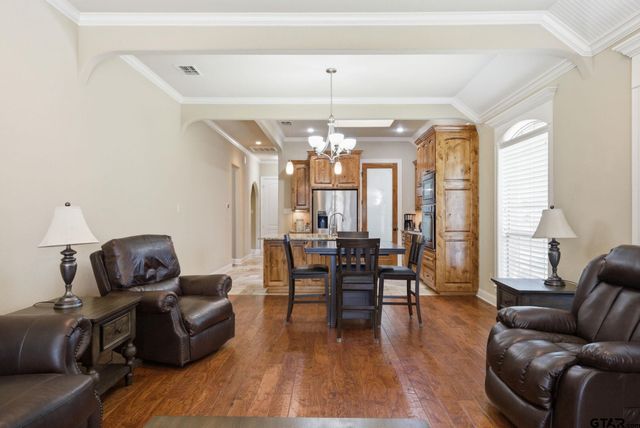 121 Timber Creek Ct, Lindale, TX 75771