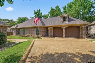 121 Timber Creek Ct, Lindale, TX 75771