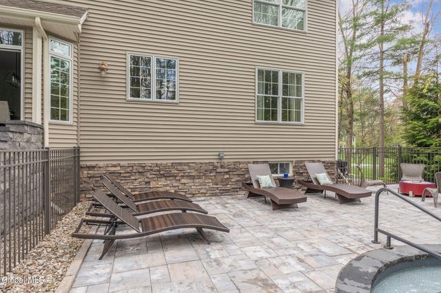 33 Magnolia Drive, Saratoga Springs, NY 12866