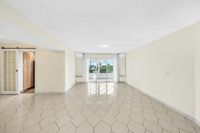 3524 Via Poinciana 604, Lake Worth, FL 33467