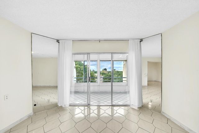 3524 Via Poinciana 604, Lake Worth, FL 33467