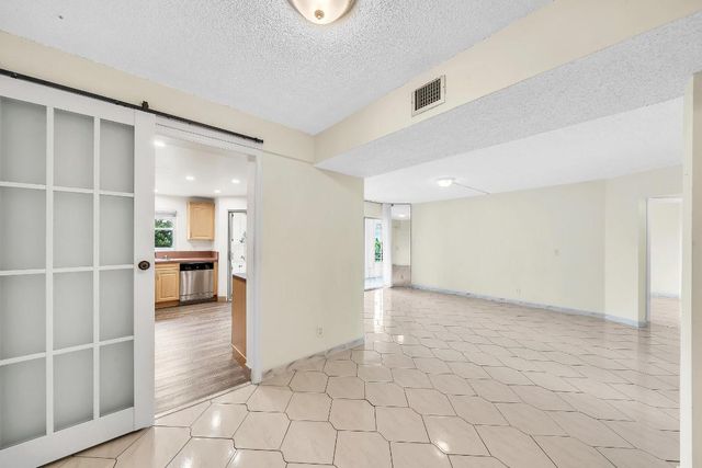 3524 Via Poinciana 604, Lake Worth, FL 33467