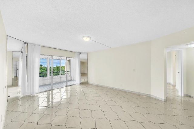3524 Via Poinciana 604, Lake Worth, FL 33467