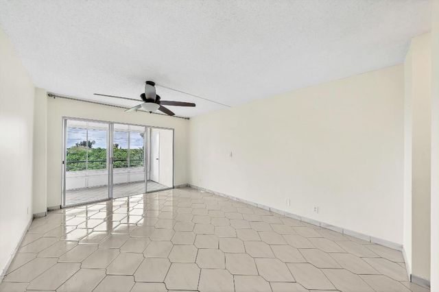 3524 Via Poinciana 604, Lake Worth, FL 33467