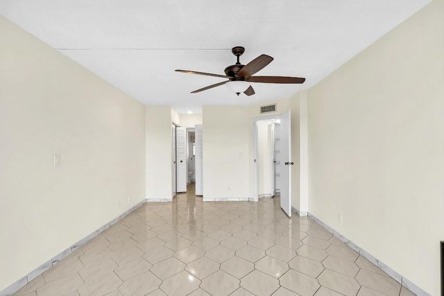 3524 Via Poinciana 604, Lake Worth, FL 33467