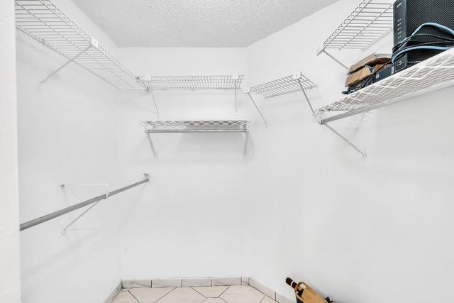 3524 Via Poinciana 604, Lake Worth, FL 33467