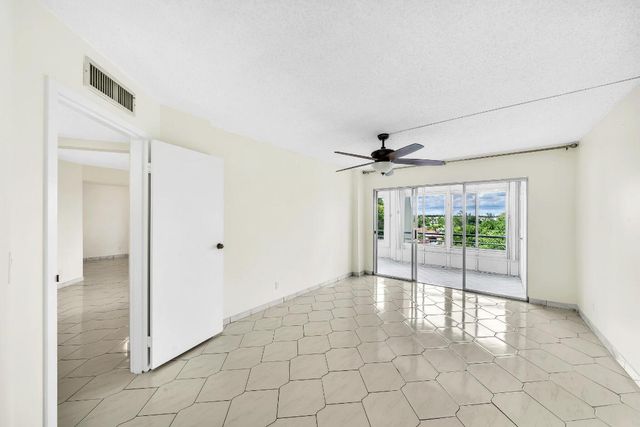 3524 Via Poinciana 604, Lake Worth, FL 33467