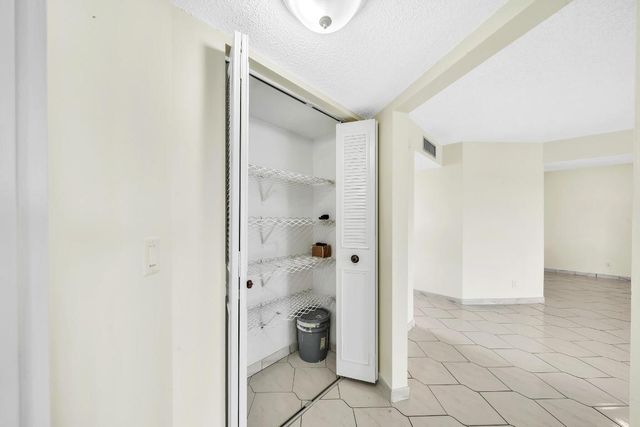 3524 Via Poinciana 604, Lake Worth, FL 33467