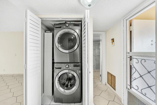 3524 Via Poinciana 604, Lake Worth, FL 33467