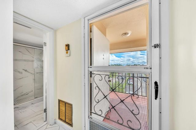 3524 Via Poinciana 604, Lake Worth, FL 33467