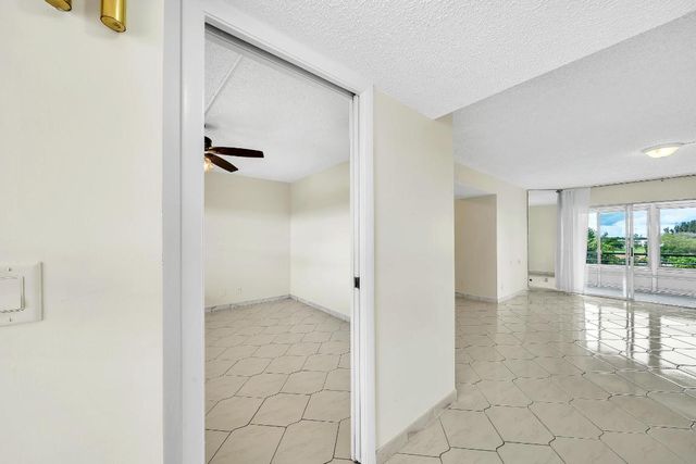 3524 Via Poinciana 604, Lake Worth, FL 33467