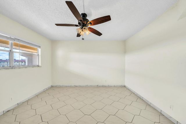 3524 Via Poinciana 604, Lake Worth, FL 33467