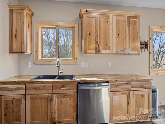 225 Aurora Lane, Tryon, NC 28782