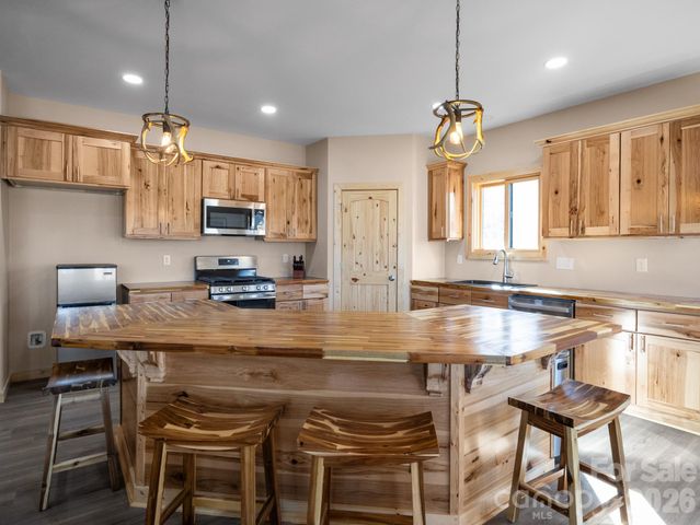 225 Aurora Lane, Tryon, NC 28782