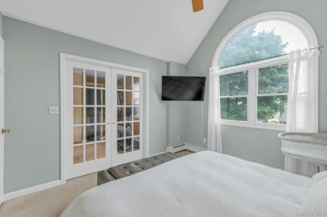 21 Hampton Avenue, Albertson, NY 11507