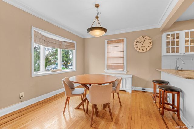 21 Hampton Avenue, Albertson, NY 11507