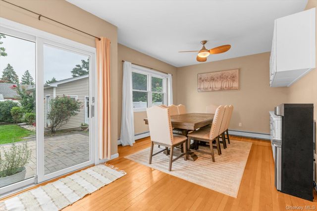 21 Hampton Avenue, Albertson, NY 11507
