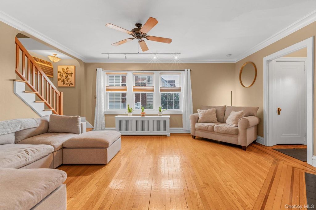 21 Hampton Avenue, Albertson, NY 11507 — photo 4