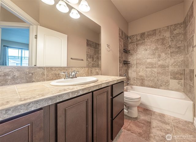 12420 172nd Street E #AA102, Puyallup, WA 98374