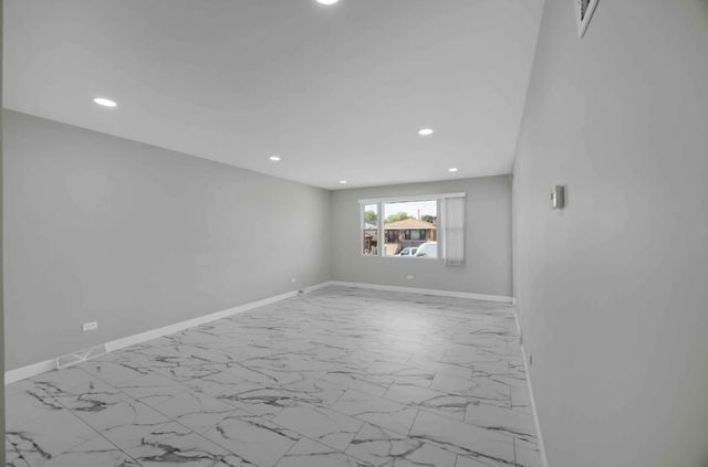 13921 S Manistee Avenue, Burnham, IL 60633