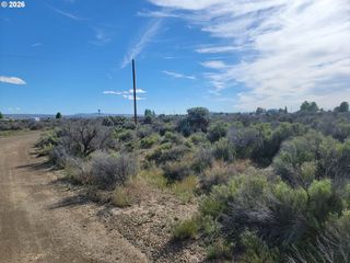 Elm Ln, Christmas Valley, OR 97641