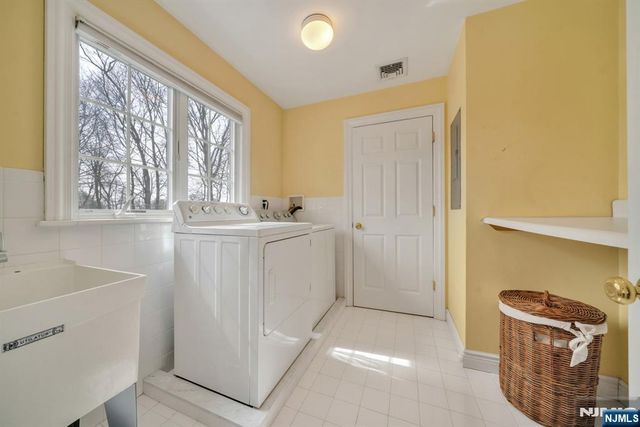 296 Birch Parkway, Wyckoff, NJ 07481