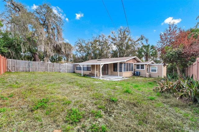 1244 LAKE AVENUE, Clermont, FL 34711