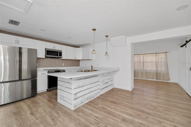 1244 LAKE AVENUE, Clermont, FL 34711