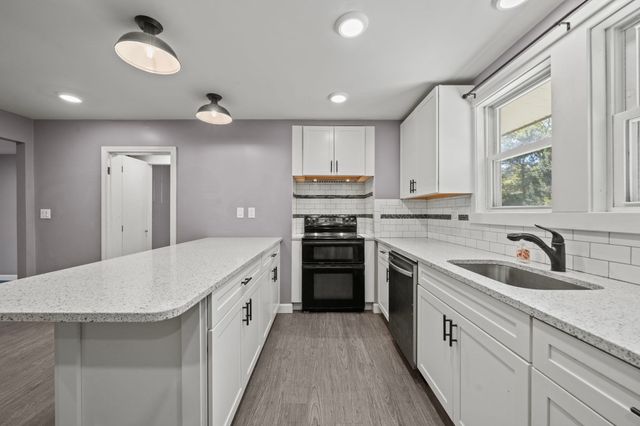 52 Forest Park Rd, Woburn, MA 01801
