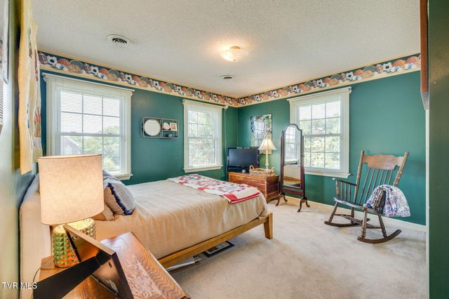 1001 Sunny Place, Kingsport, TN 37660