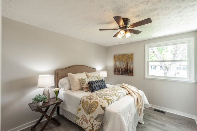 709 Perry Dr, Springfield, TN 37172