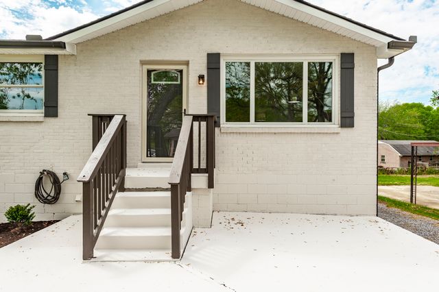 709 Perry Dr, Springfield, TN 37172