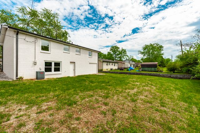 709 Perry Dr, Springfield, TN 37172