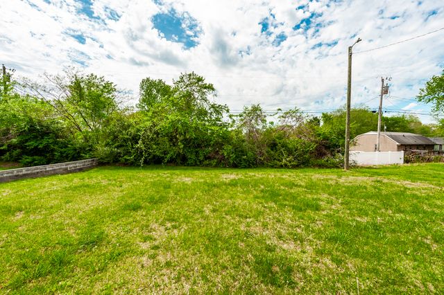 709 Perry Dr, Springfield, TN 37172