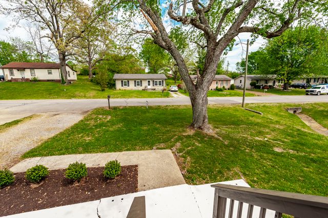 709 Perry Dr, Springfield, TN 37172